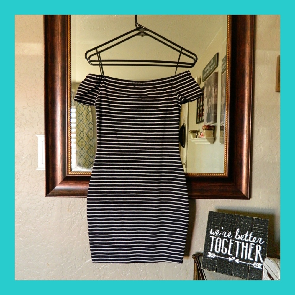 * BEAUTIFUL STRIPED DRESS *
